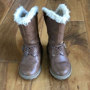 Brown boots w/ faux fur lining